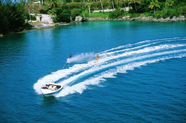 Bermuda waterskiing