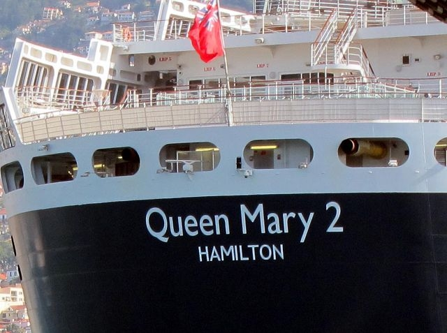 Queen Mary 2 flying the Bermuda flag