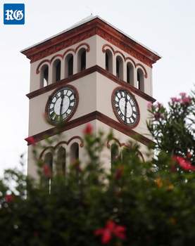 Clock atop Sessions House