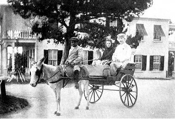 Mark Twain in Bermuda outside his house