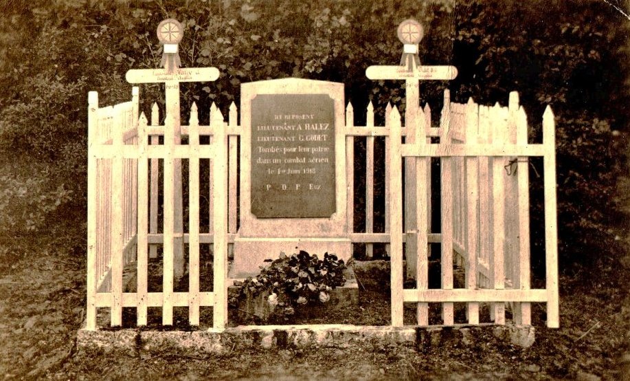 WW1 first war grave of 2Lts Godet and Haley